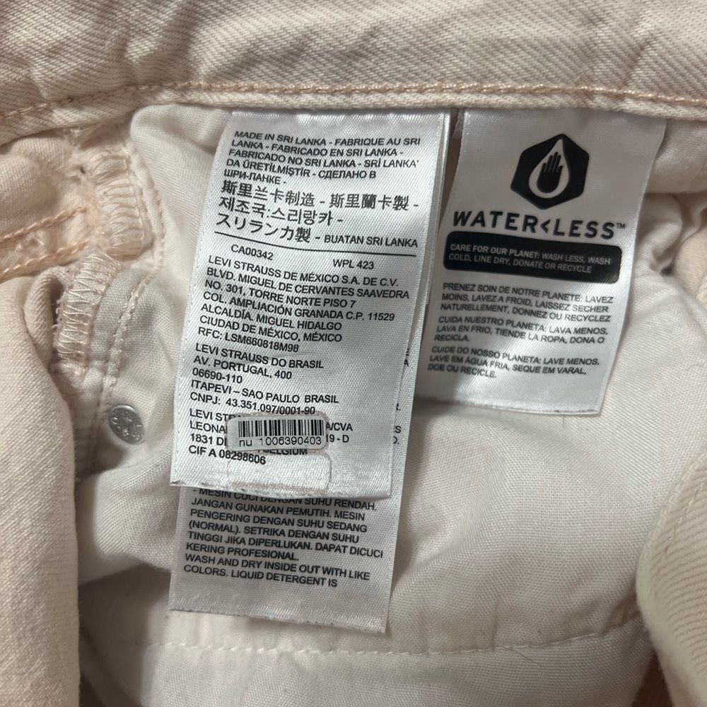 Levi's® Wellthread® High
Loose taper Jeans 27 / 4 light pink - Picture 11 of 14